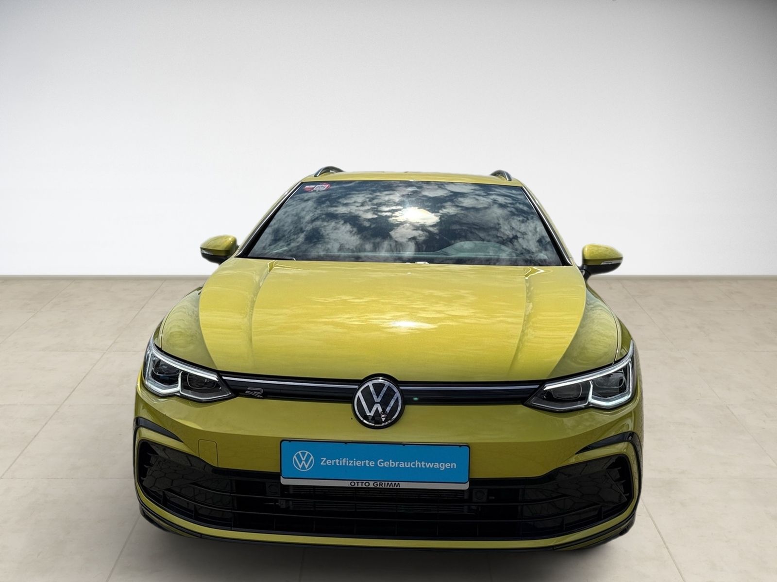 Volkswagen Golf VIII Variant 1.5 TSI R-Line - Samsaru's Car Outlet