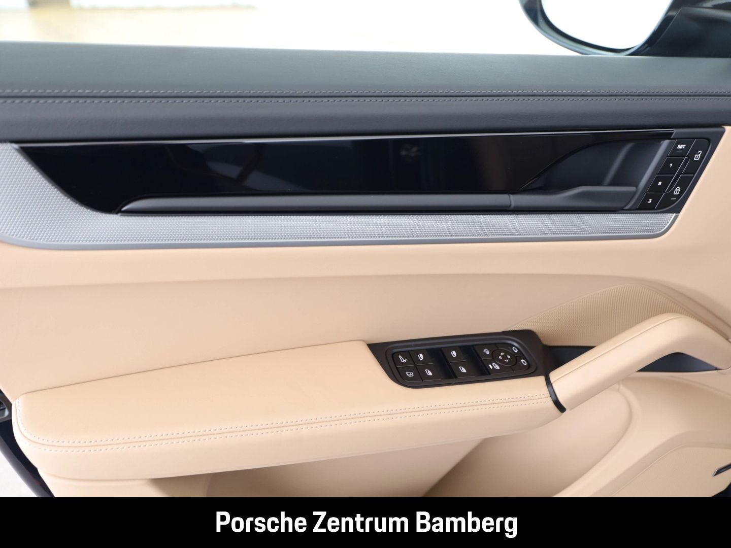 Porsche Cayenne E-Hybrid/ 22 Zoll/ Massage/ AHK/ ACC uvm