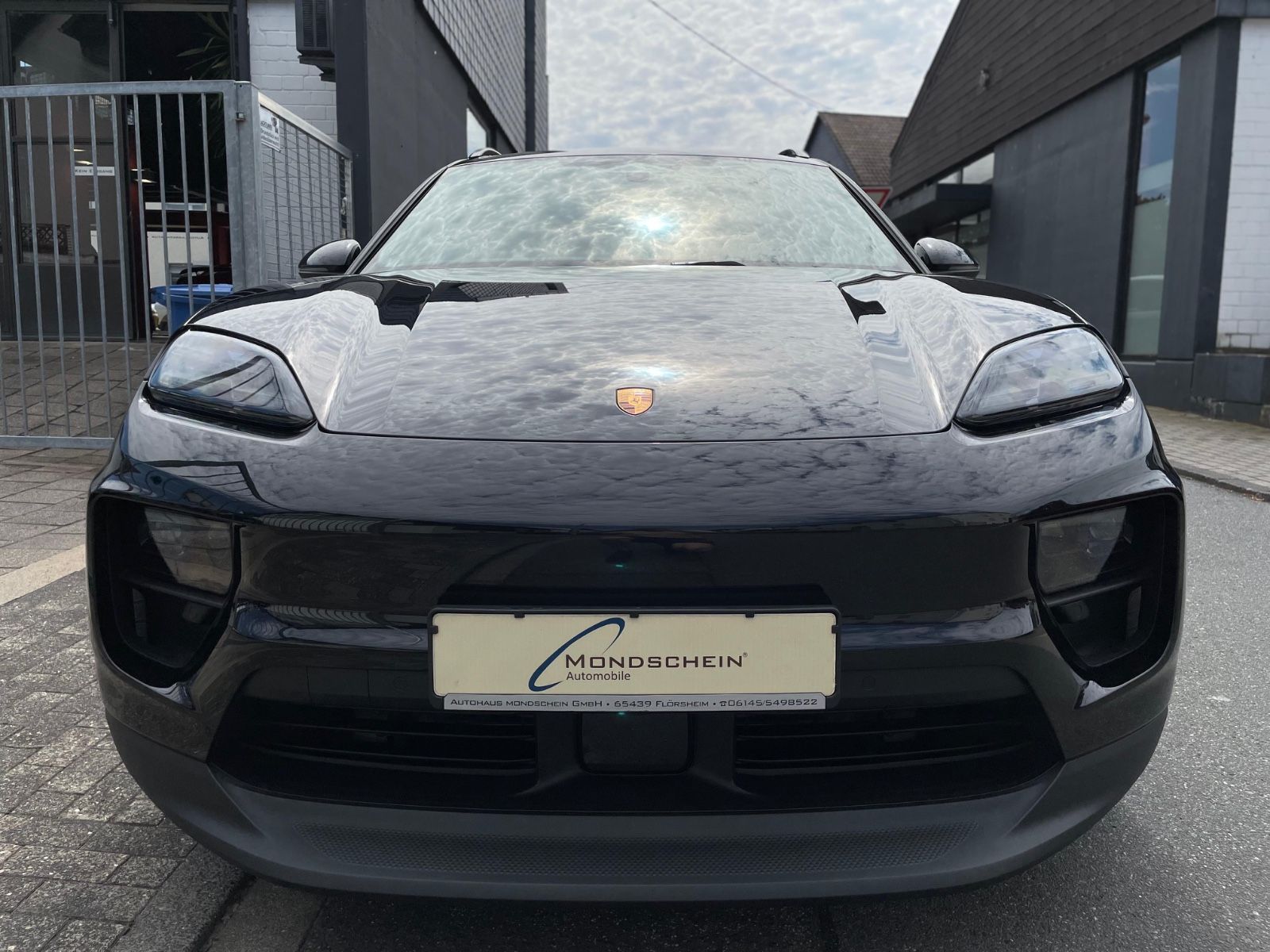 Porsche Macan 4 - Samsaru's Car Outlet