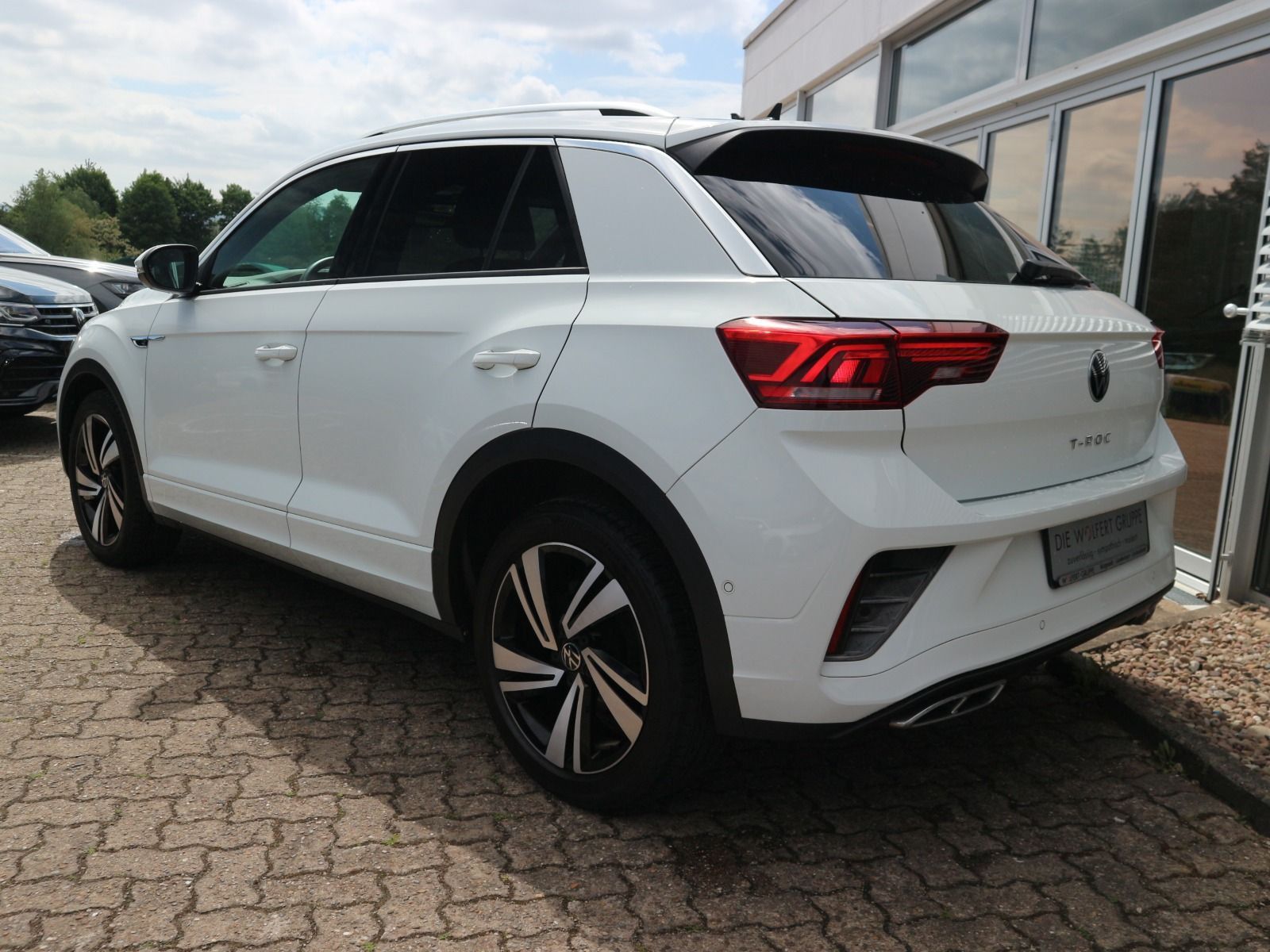 Volkswagen T-Roc R-Line 1.5 TSI DSG - Samsaru's Car Outlet