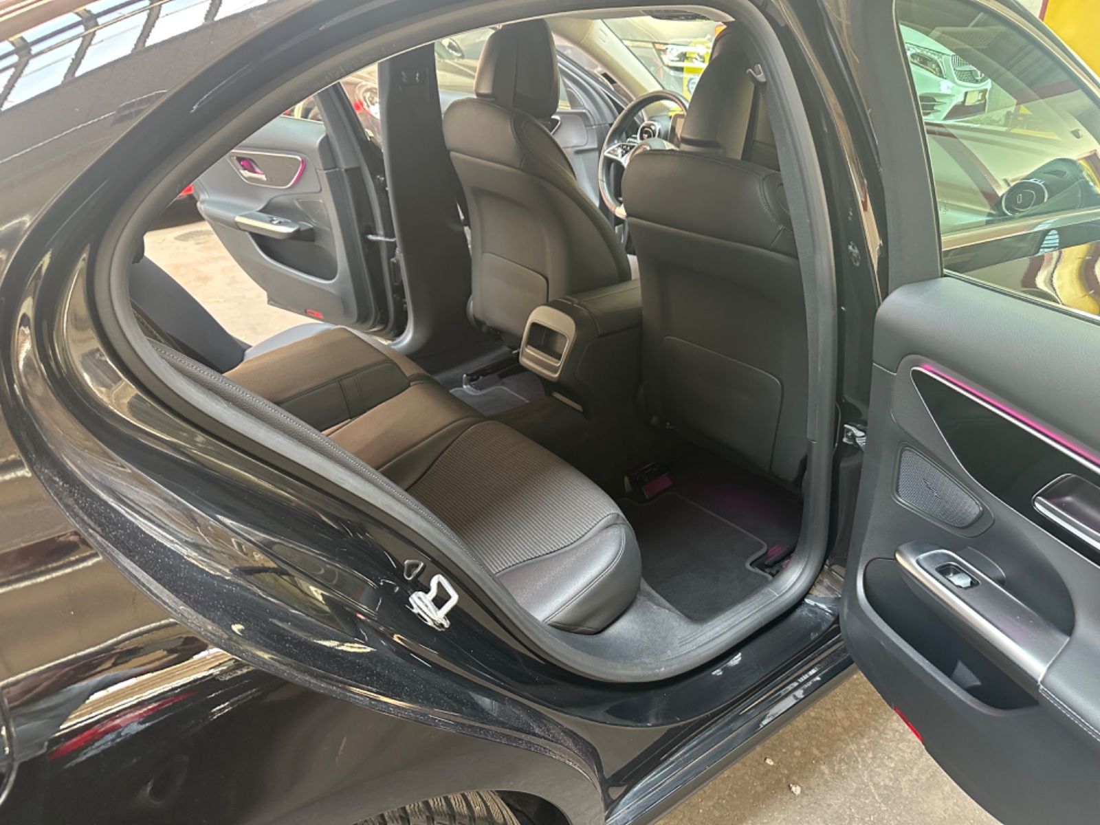 Mercedes-Benz C-200 AVANTGARDE - Samsaru's Car Outlet