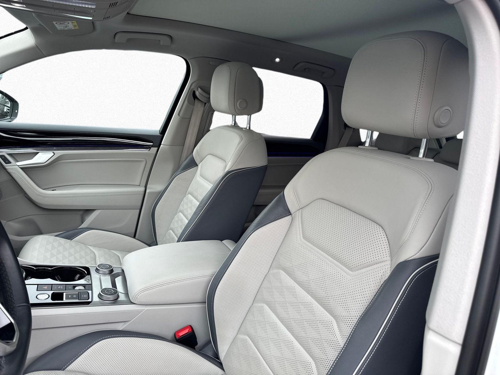 Volkswagen Touareg Elegance 3.0 TDI 4MOTION - Samsaru's Car Outlet