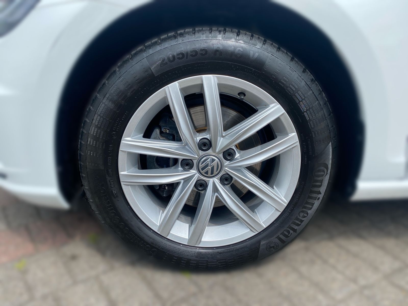 Volkswagen Golf VII 1.5 TSI DSG COMFORT - Samsaru's Car Outlet