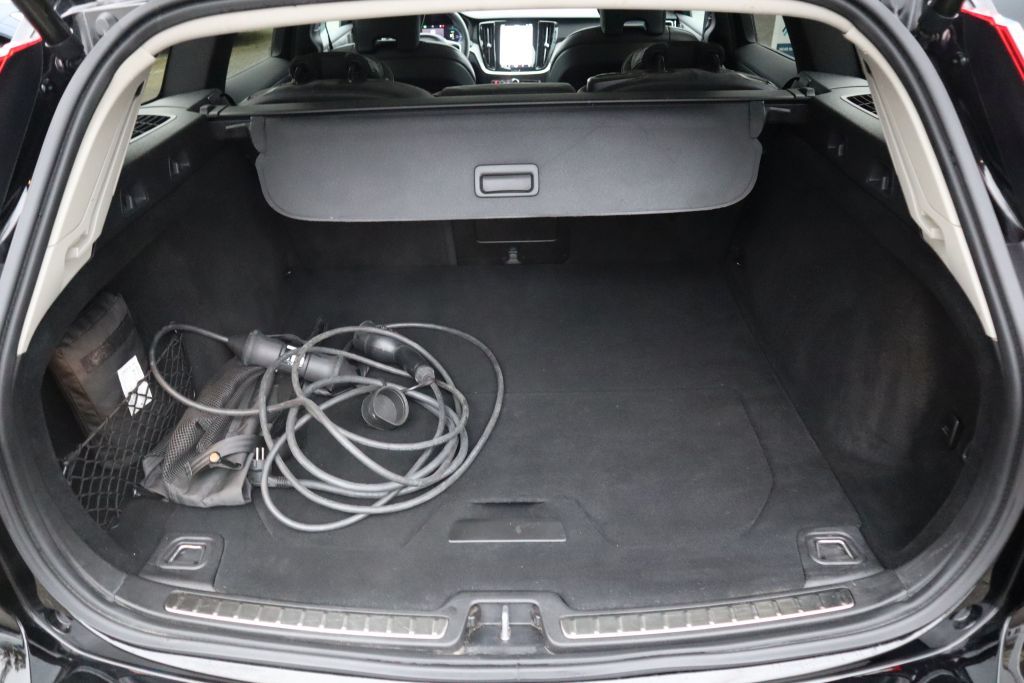 Volvo V60 T8 AWD Recharge Plus Dark|AHK|PANO|NAVI|SHZ