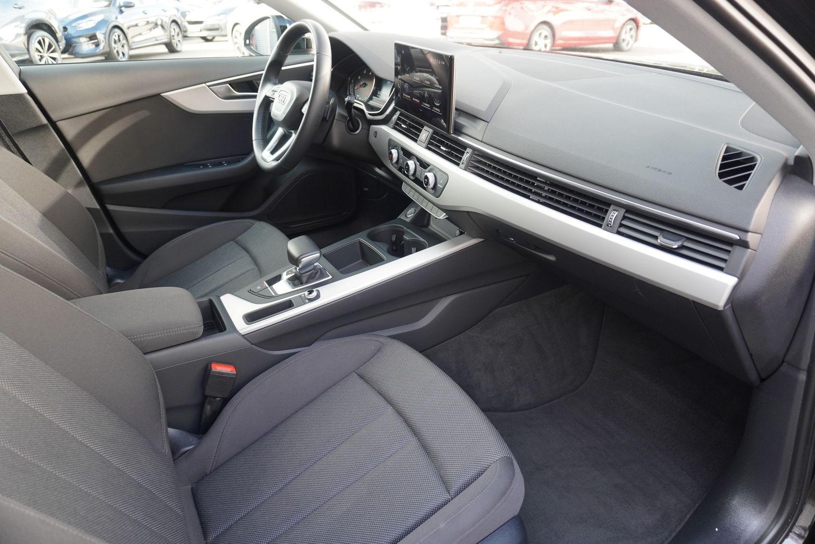Audi A4 35 2.0 TDI Avant - Samsaru's Car Outlet