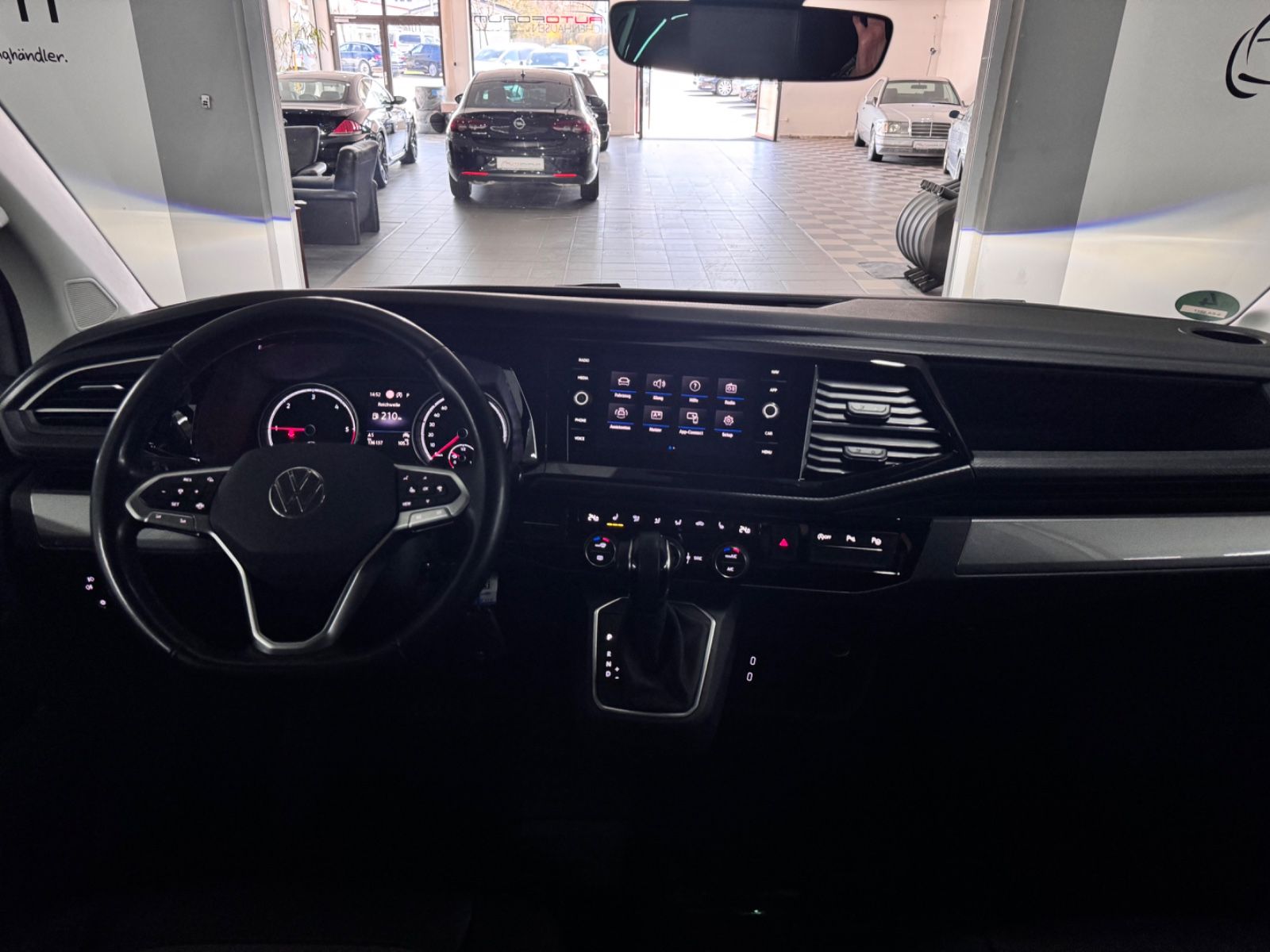 Volkswagen T6.1 Multivan 2.0 TDI DSG - Samsaru's Car Outlet