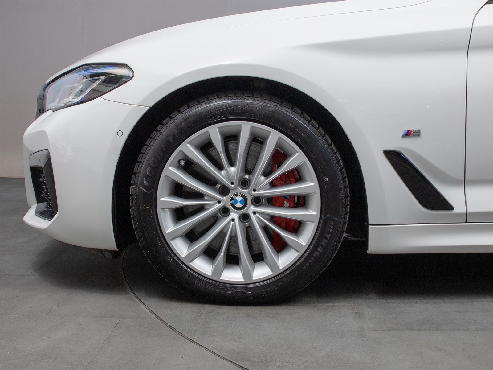 BMW 530d M-Sport H&K Laser HuD SoftCl.360°StandH.AHK