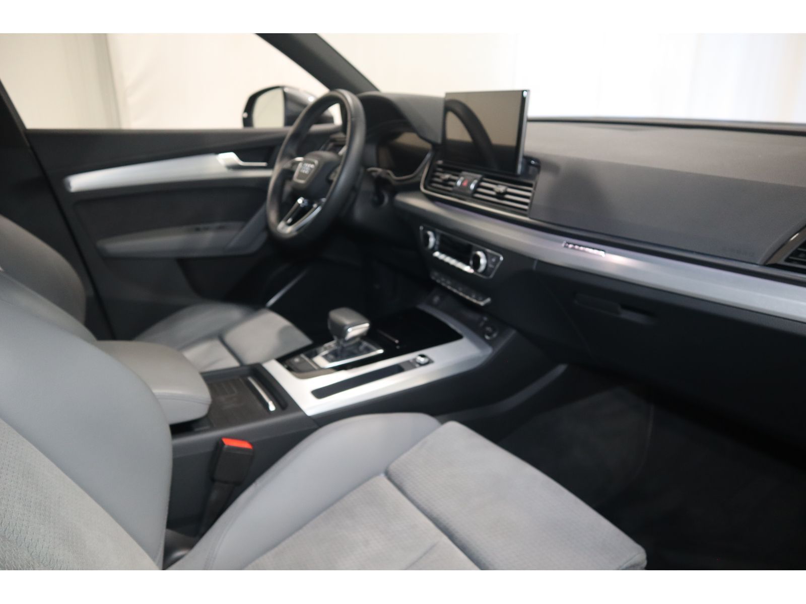 Audi Q5 40 TDI quattro S line - Samsaru's Car Outlet