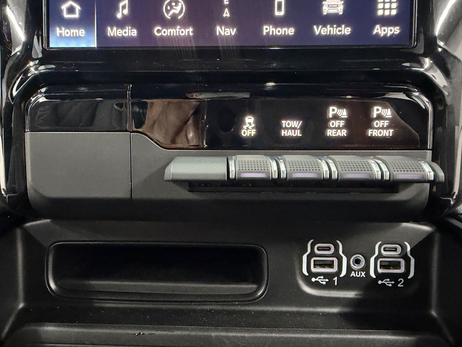 Dodge RAM 1500 5.7 4x4 eTORQUE Bigh. Crew./12"Display/