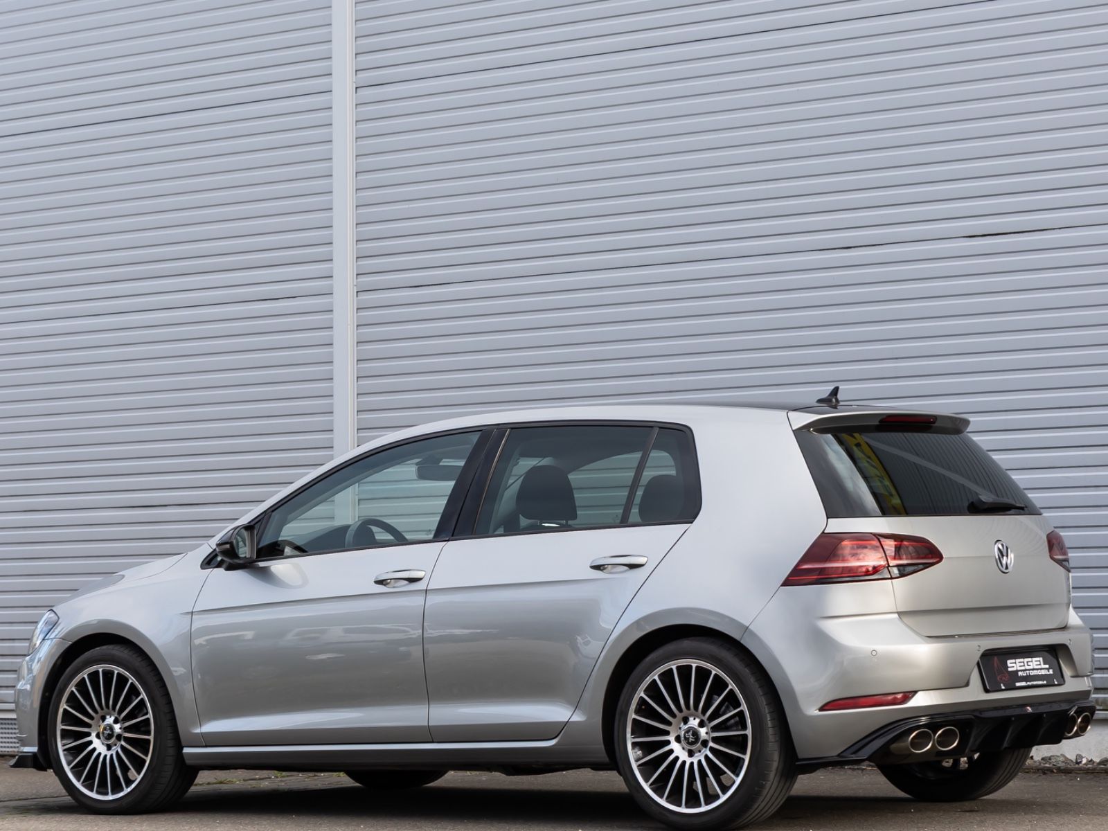 Volkswagen Golf VII 1.5TSI Highline - Samsaru's Car Outlet