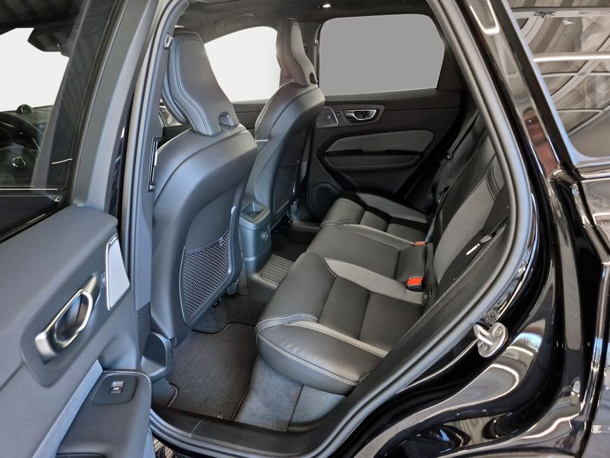 Volvo XC60 T8 AWD Plug-in Hybrid Ultra Black Edition - Samsaru's Car Outlet