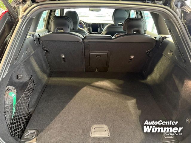 Volvo XC60 B4 D AWD R-Design Licht+Winter Paket / AHK