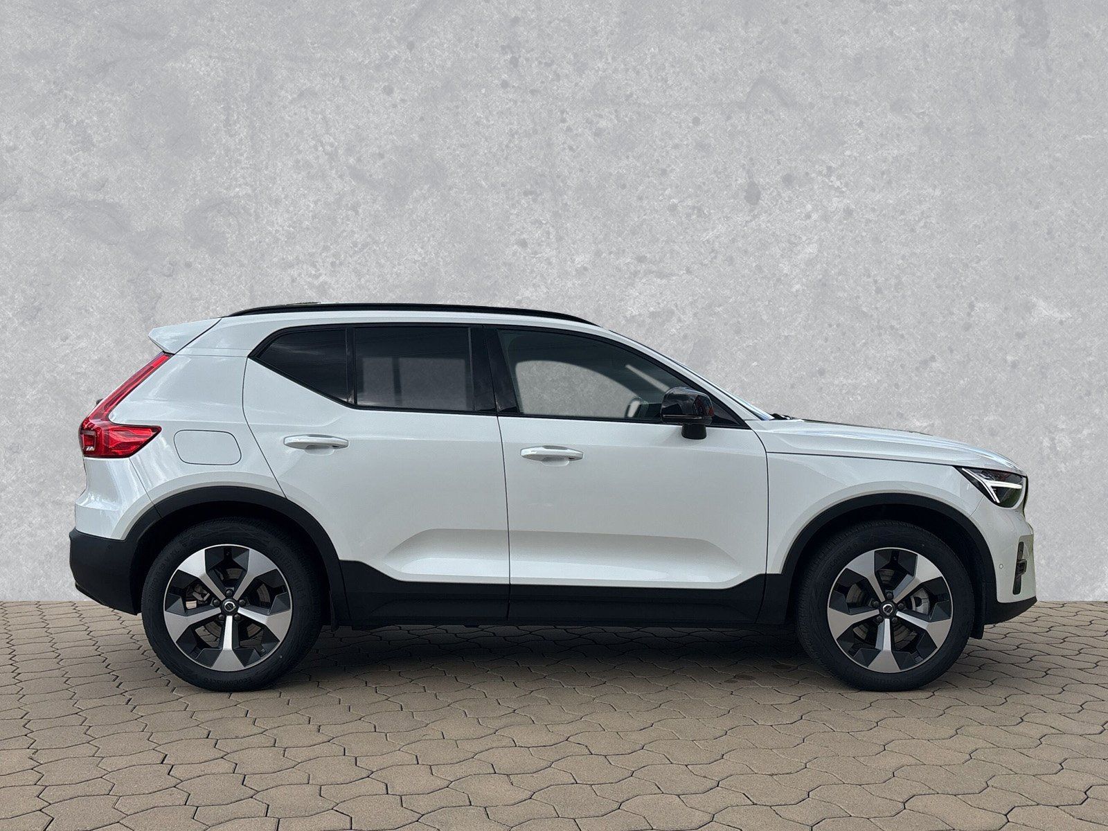 Volvo XC40 Plus B4 Mild-Hybrid Dark AHK BusinessP. LED