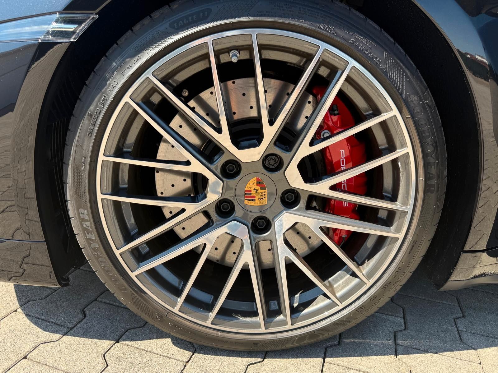 Porsche 911 Turbo schwarz/schwarz//