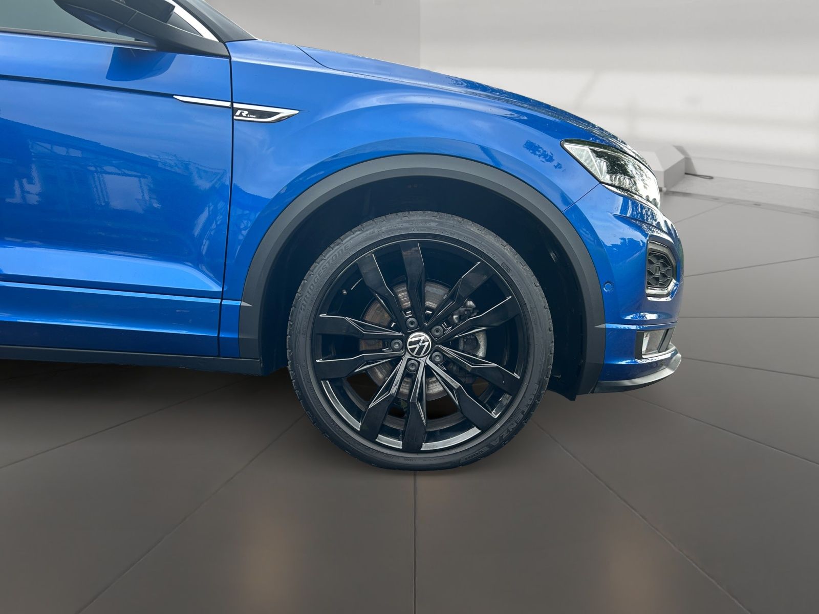 Volkswagen T-Roc 1.5 TSI Sport R-Line - Samsaru's Car Outlet