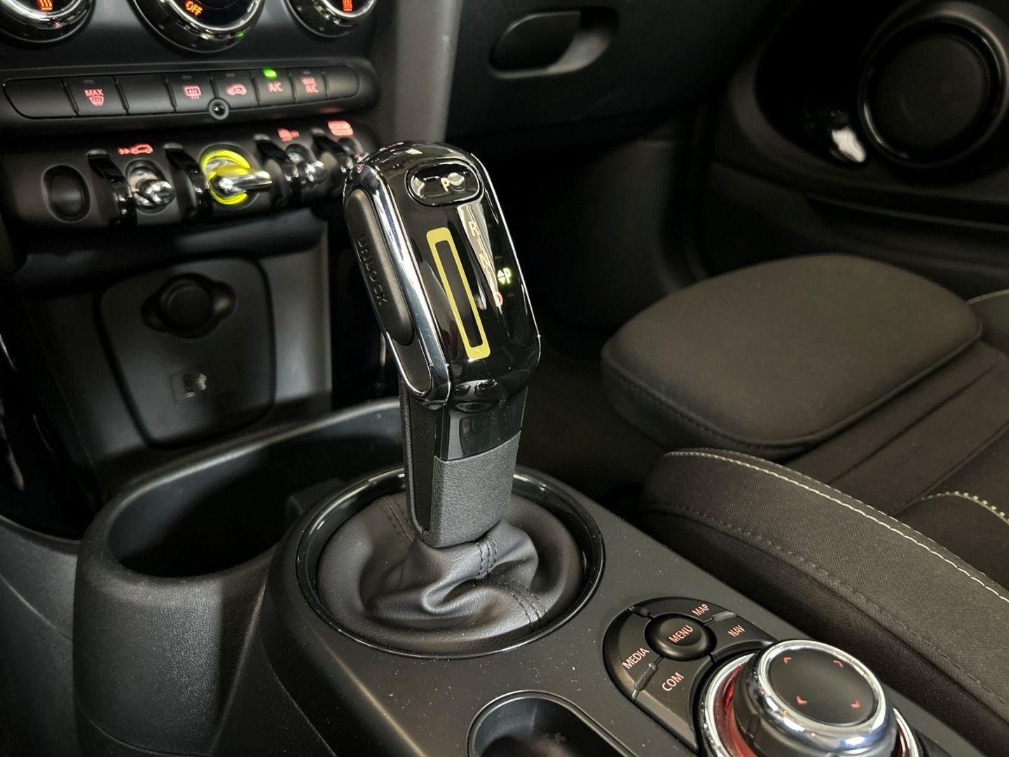 MINI Cooper SE Essential Trim - Samsaru's Car Outlet