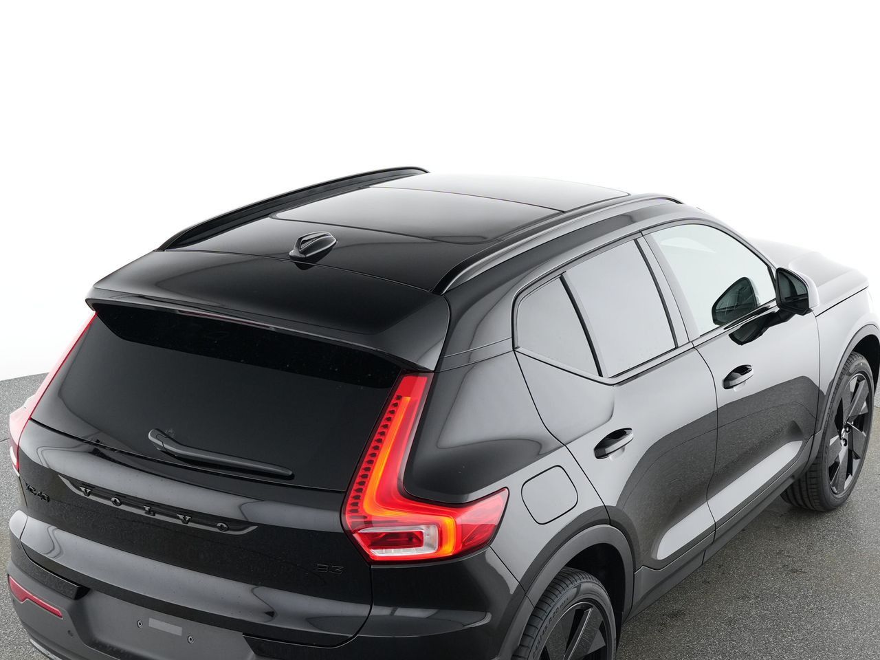 Volvo XC40 B3 Plus Black Edition 2WD !!360°+PANO+ACC!!