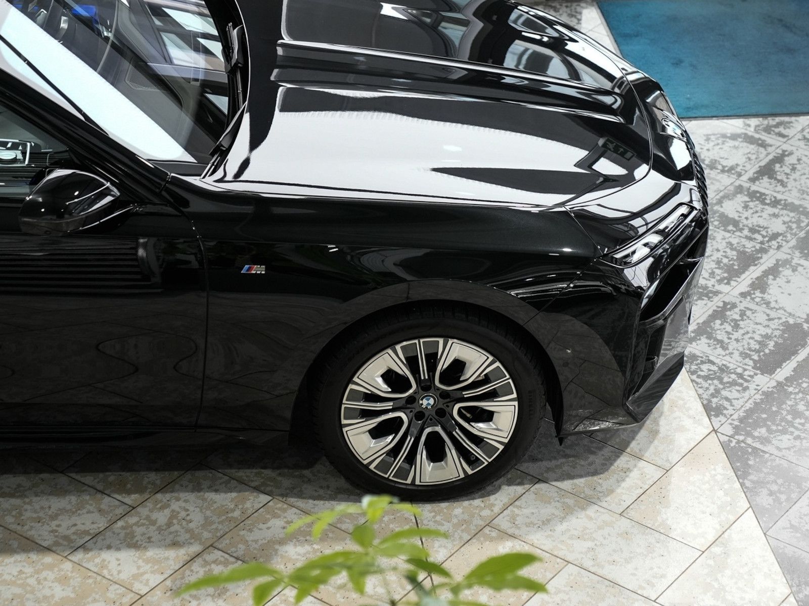 BMW 740d xDrive M SPORT PRO Sky-Lou. Autotür. FOND