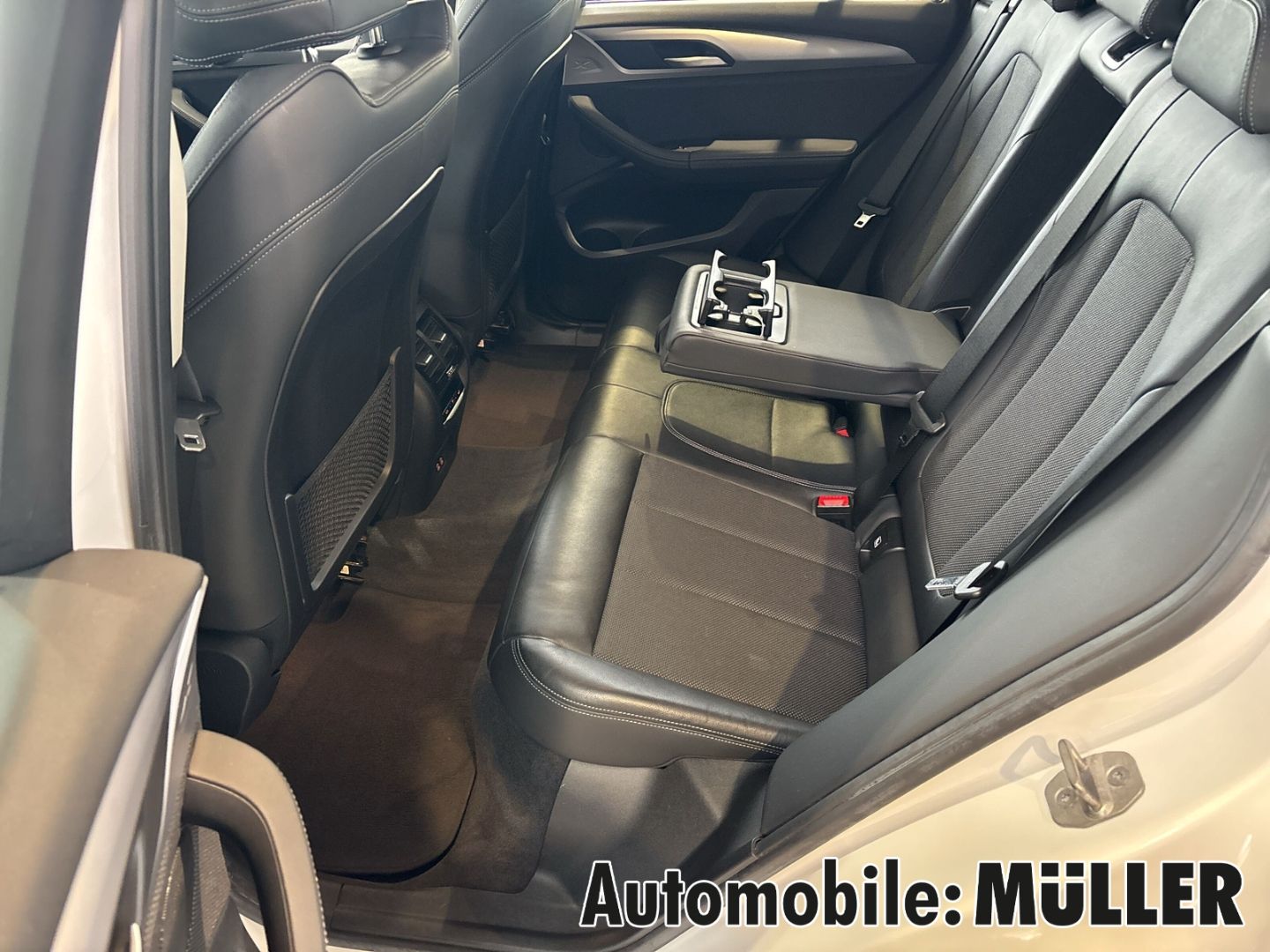 BMW X3 20i xDrive Park-Assistent Navi Digitales Cock