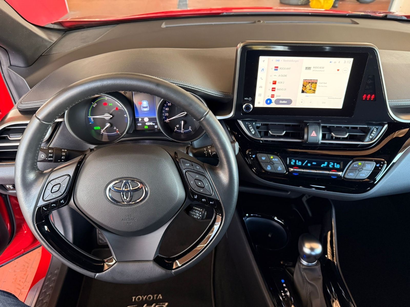 Toyota C-HR Hybrid Team D **STYLE**