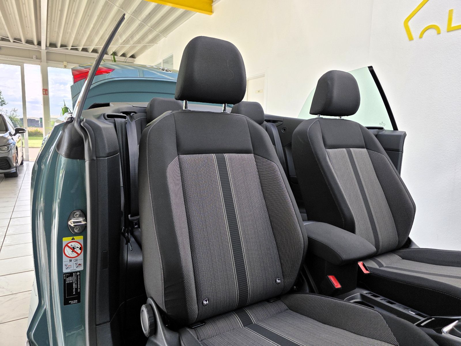 Volkswagen T-Roc Style - Samsaru's Car Outlet
