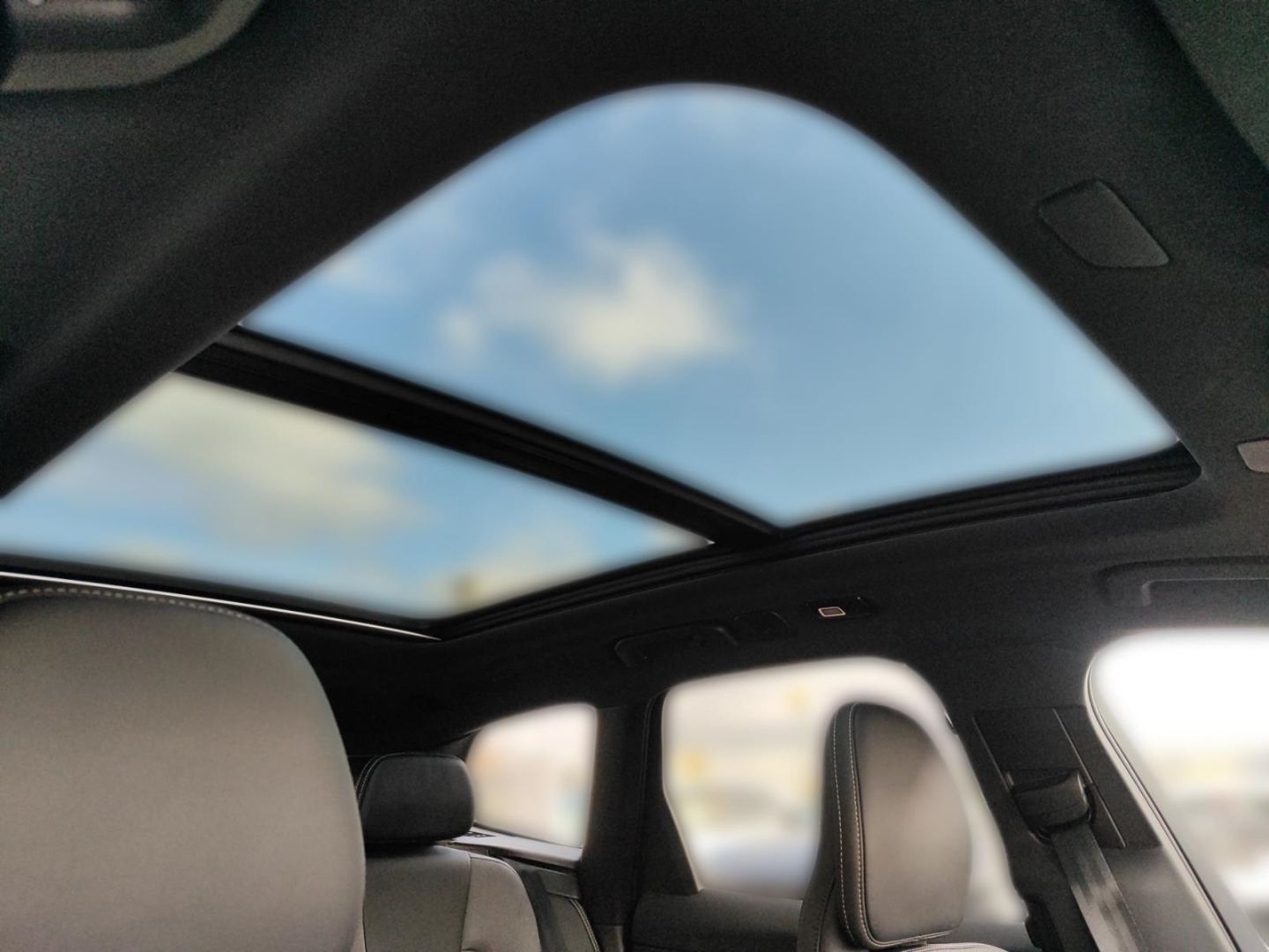 Volvo XC60 T8 Ultra Black Edition Recharge Plug-In Hyb