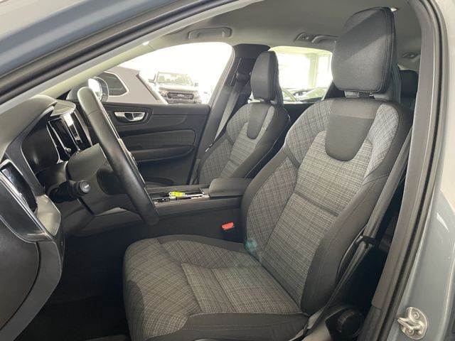 Volvo XC60 Core AWD 2.0 NAVI+SITZHEIZ+KAMERA+AHK+LED