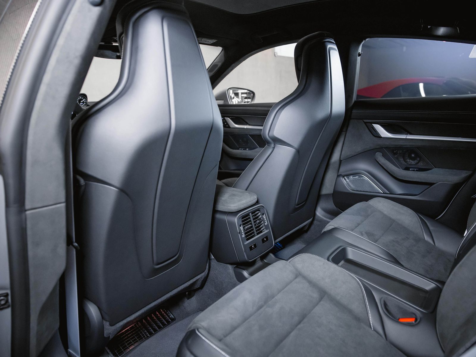 Porsche Taycan Turbo GT PTS 18 Wege Burmester