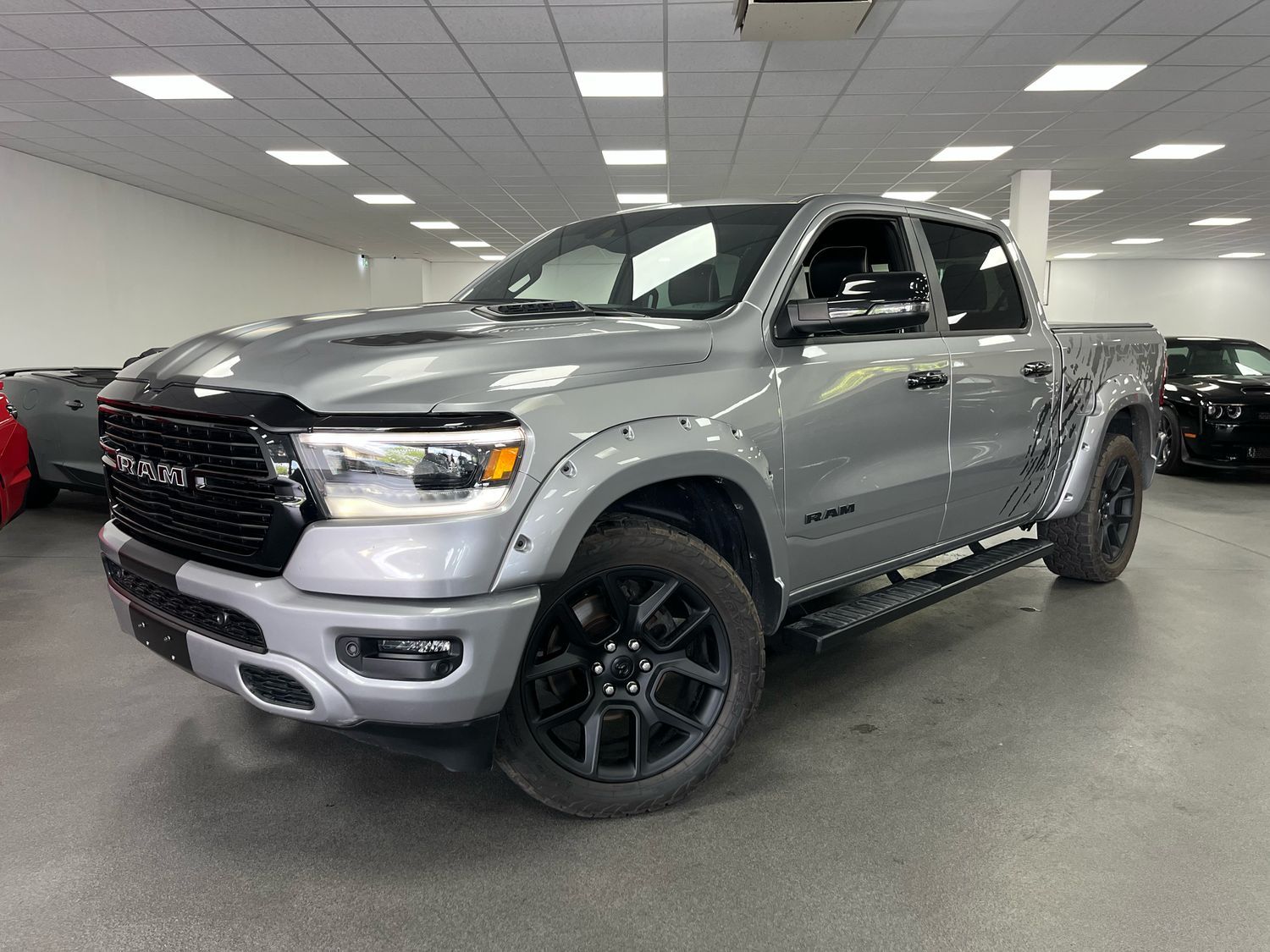 Dodge RAM 5,7l V8 *LARAMIE/12 Zoll Display/LED/AHK/SHZ