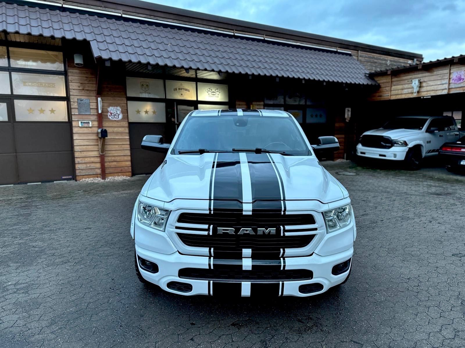 Dodge 5,7 V8*AHK*NAVI*LED*LIFT*OFFROAD*SERVICE NEU