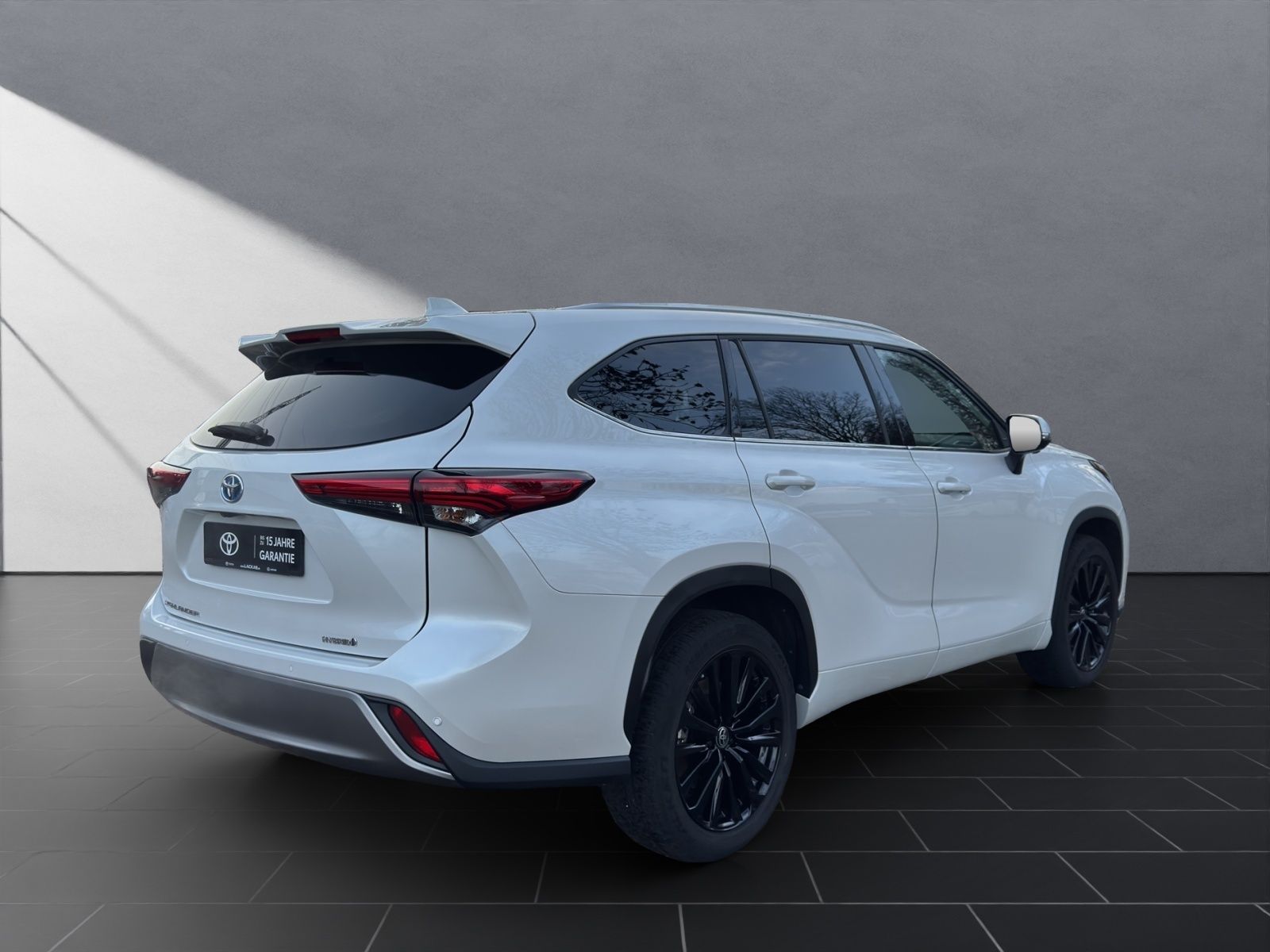Toyota Highlander Hybrid Luxury 7 SITZER+AHK+LEDER+HuD