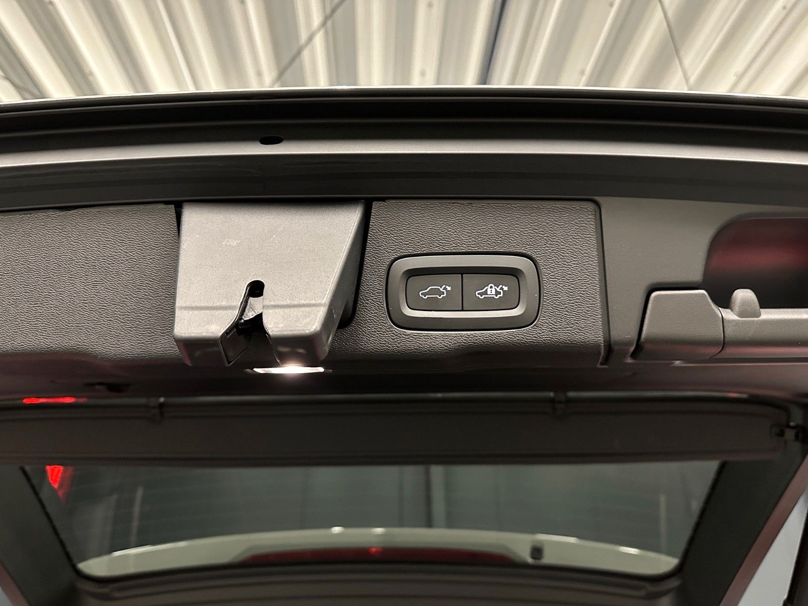 Volvo XC60 Plus Dark AWD *LEDER/Sport*AHK*Business*