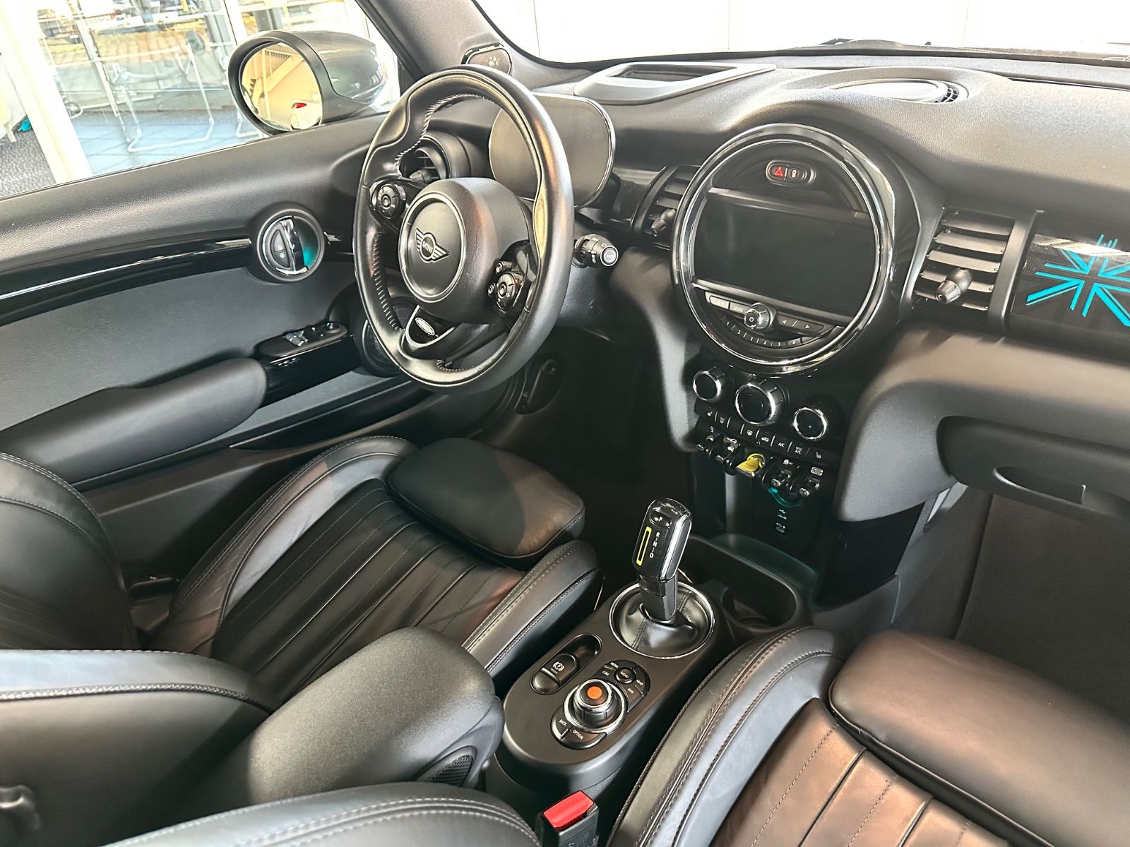 MINI Cooper SE Trim XL - Samsaru's Car Outlet