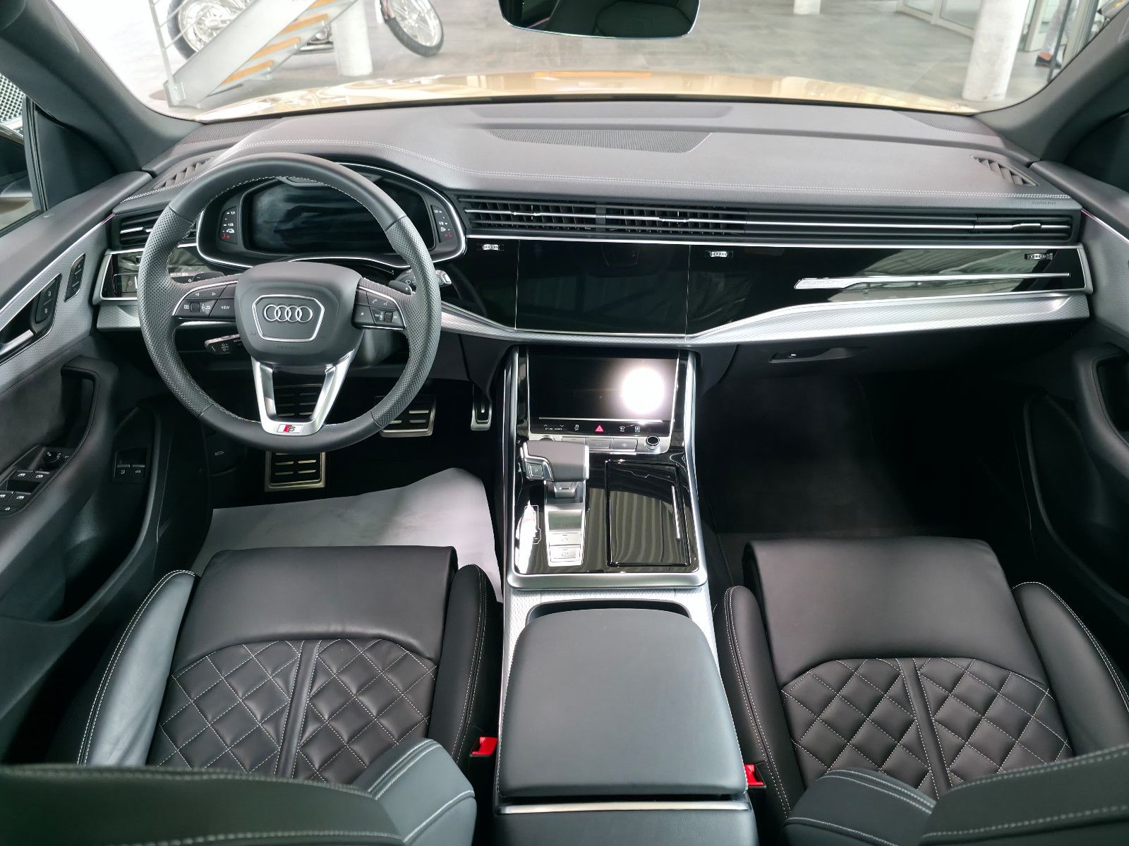 Audi Q8 60 TFSI e quattro - Samsaru's Car Outlet