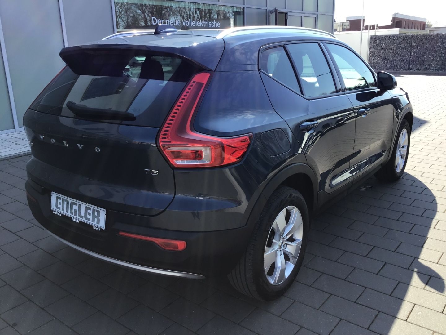 Volvo XC40 T3 Momentum Pro - Samsaru's Car Outlet