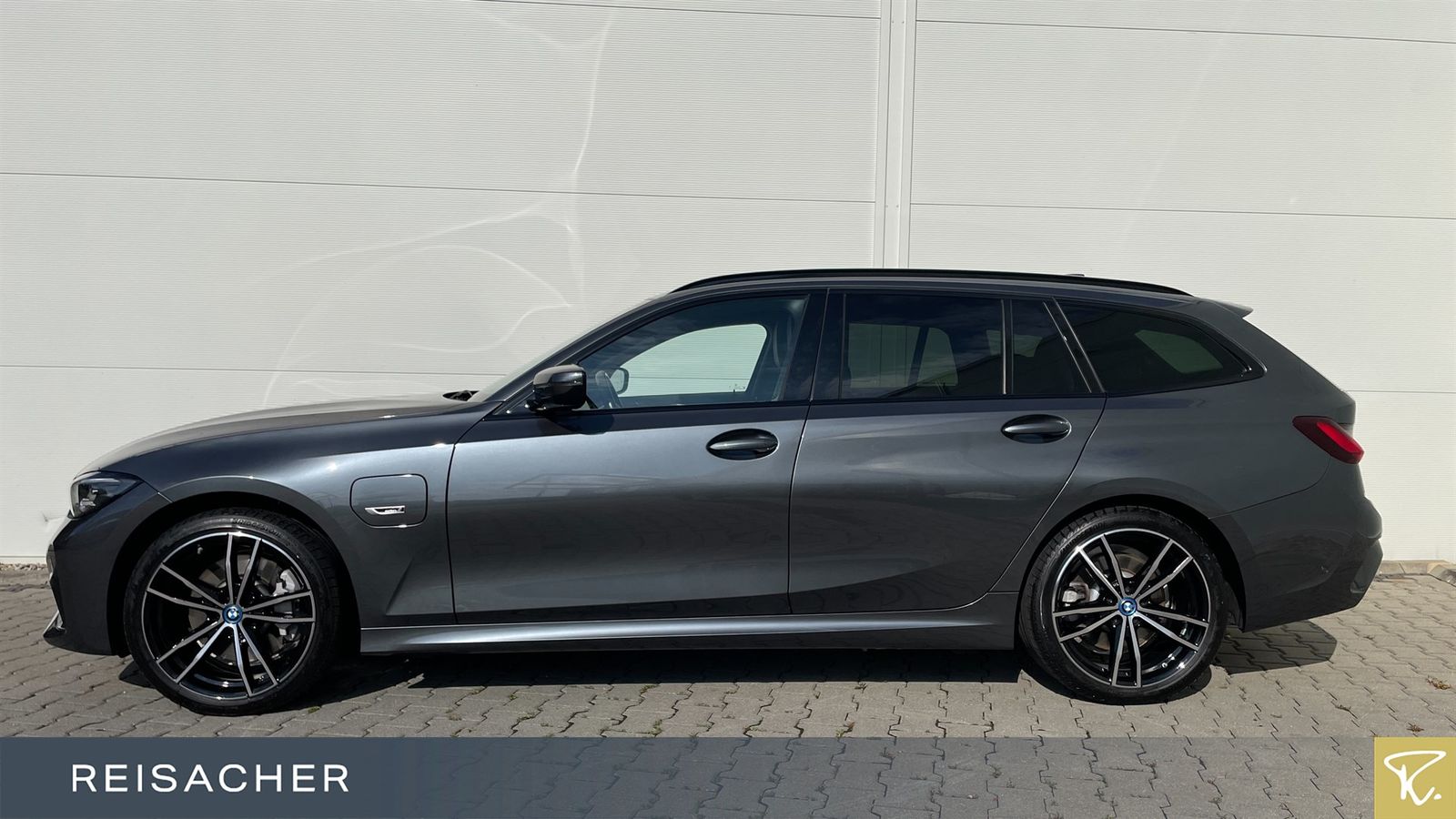 BMW 330e A xDrive M Sport - Samsaru's Car Outlet