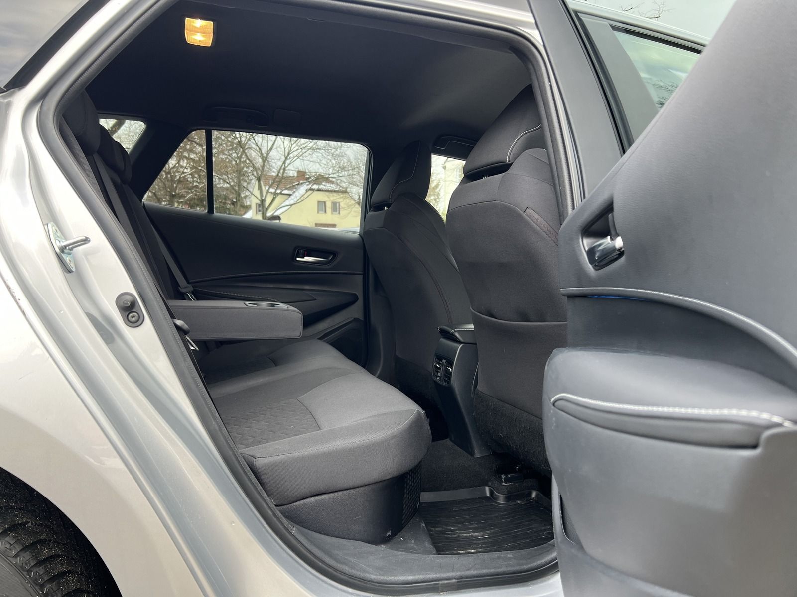 Toyota Corolla Touring Hybrid - Samsaru's Car Outlet