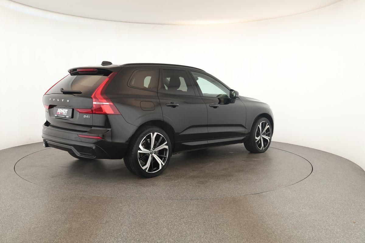 Volvo XC60 B4 AWD Plus Dark LED Pano ACC Kam 21" AHK