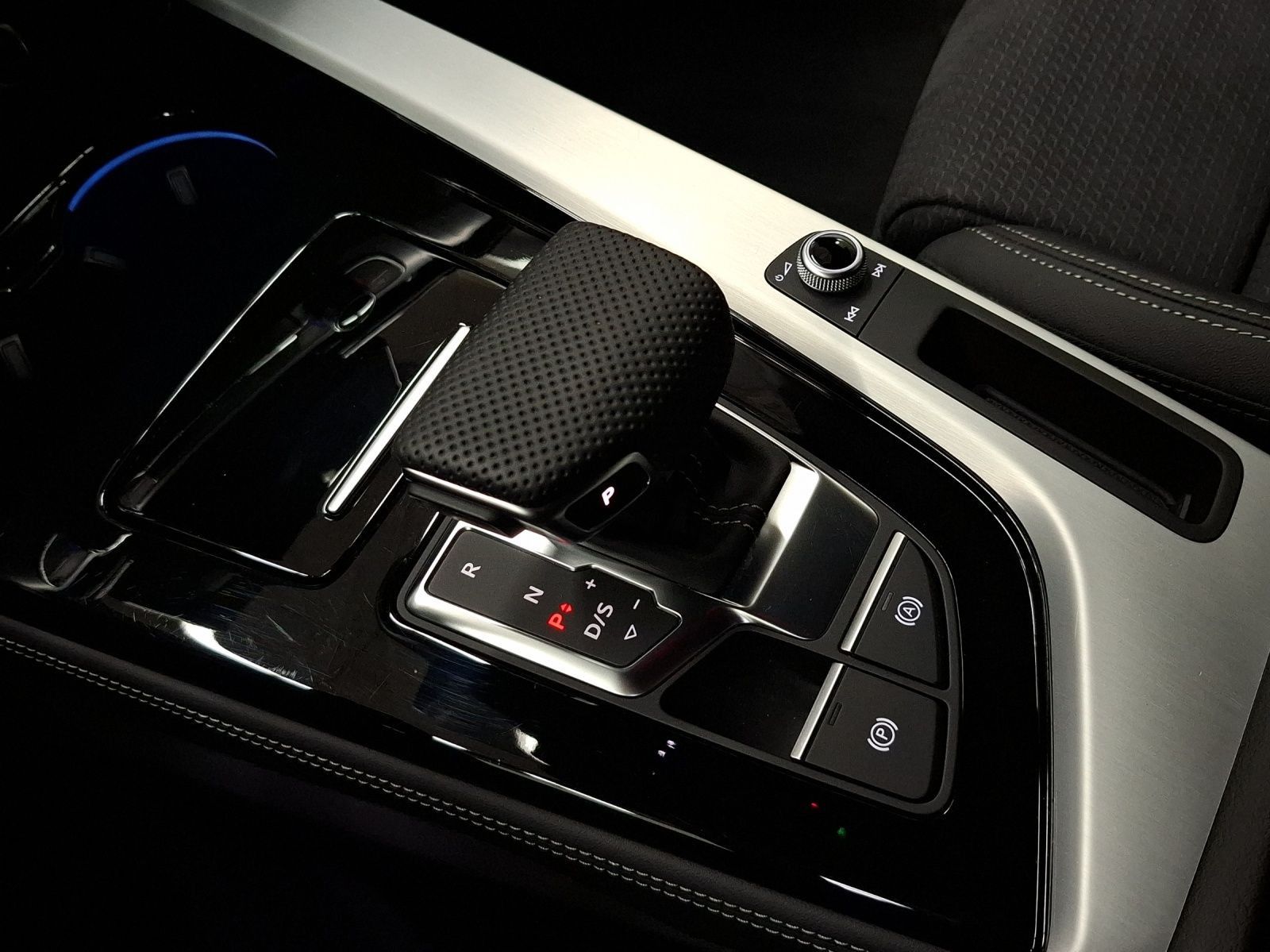 Audi A4 Avant 40 TFSI Q 2x S LINE AHK LM19 MATRIX-LED