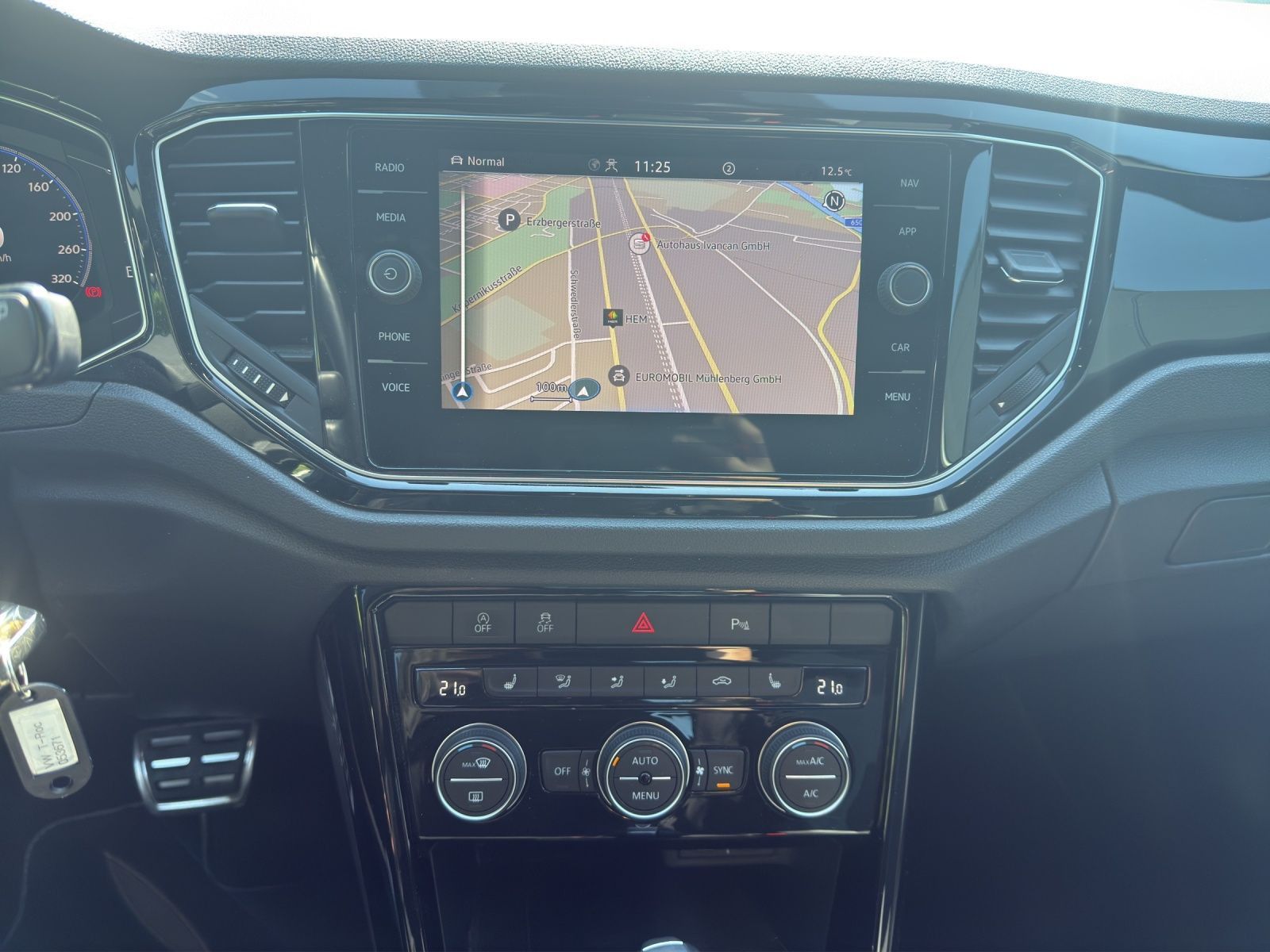 Volkswagen T-Roc R 2.0 TSI 4Motion - Samsaru's Car Outlet