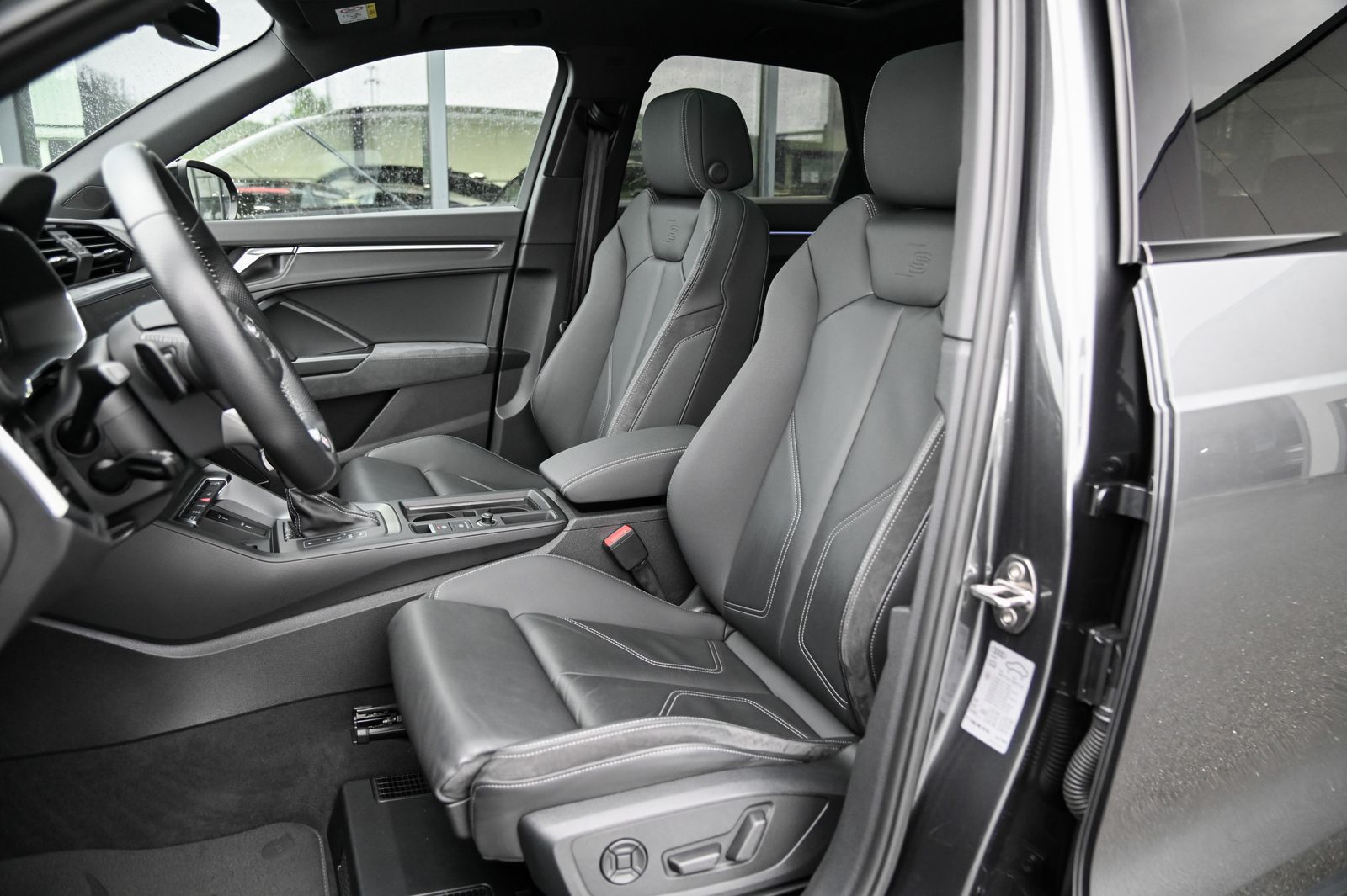 Audi Q3 40 TFSI quattro S line - Samsaru's Car Outlet