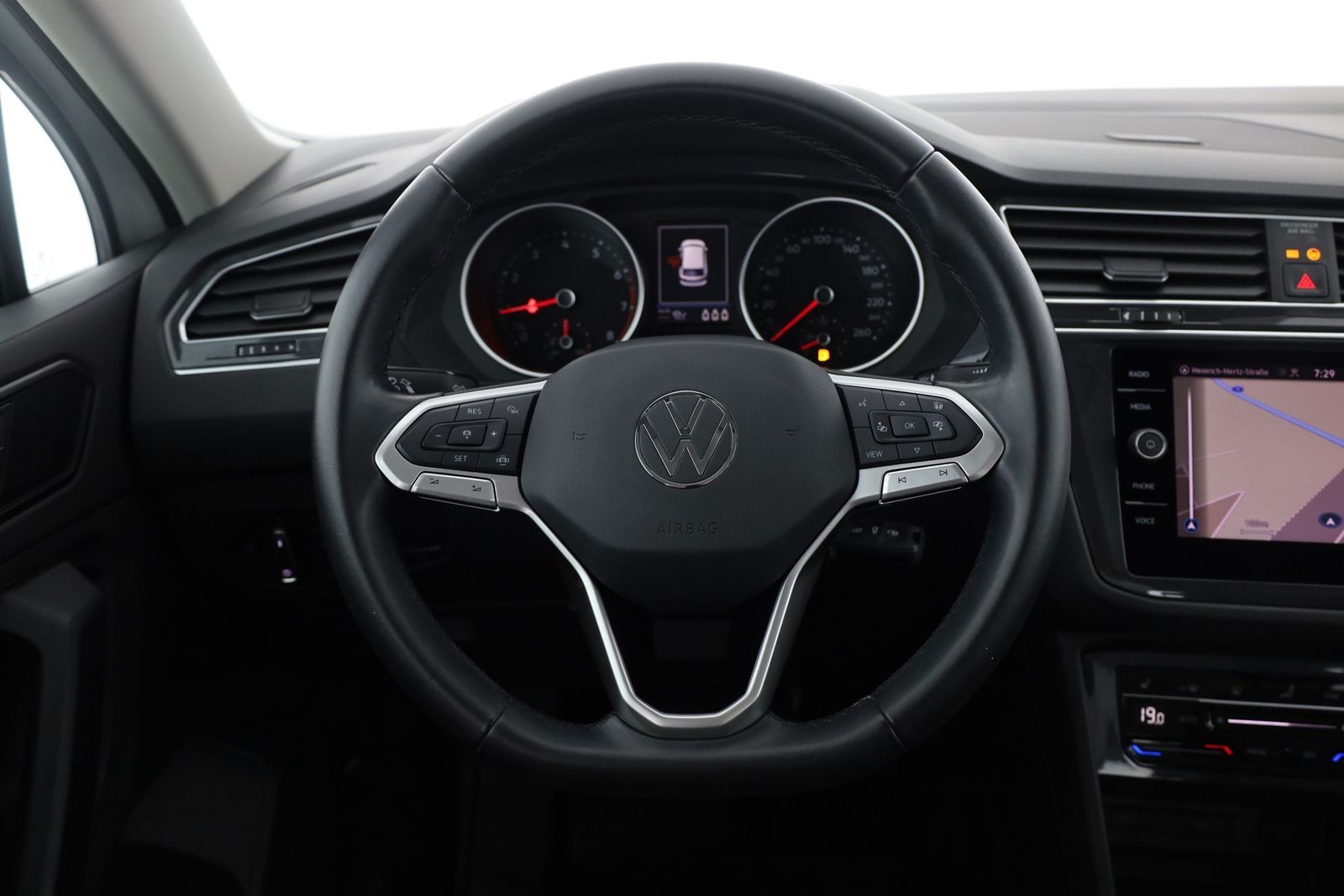 Volkswagen Tiguan 1.5 TSI Life - Samsaru's Car Outlet