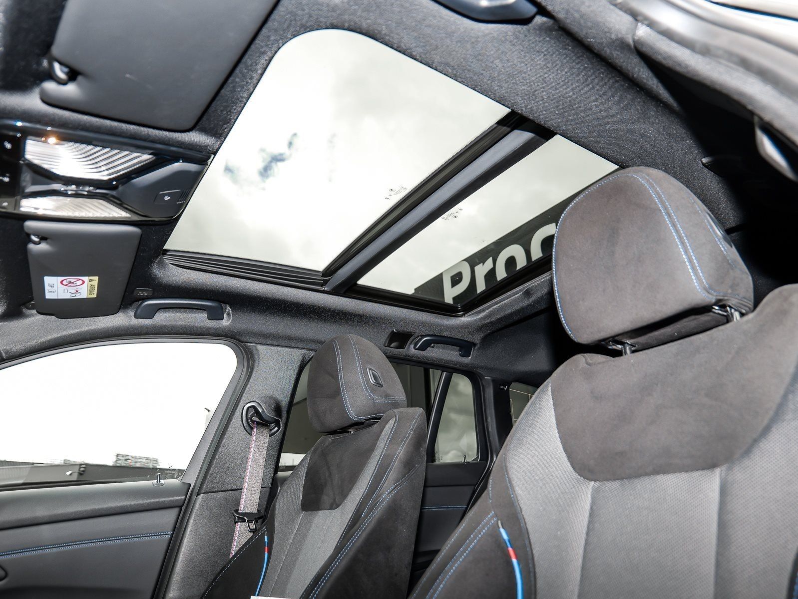BMW 330e xDrive Touring M Sport HUD PANO ACC AHK LM