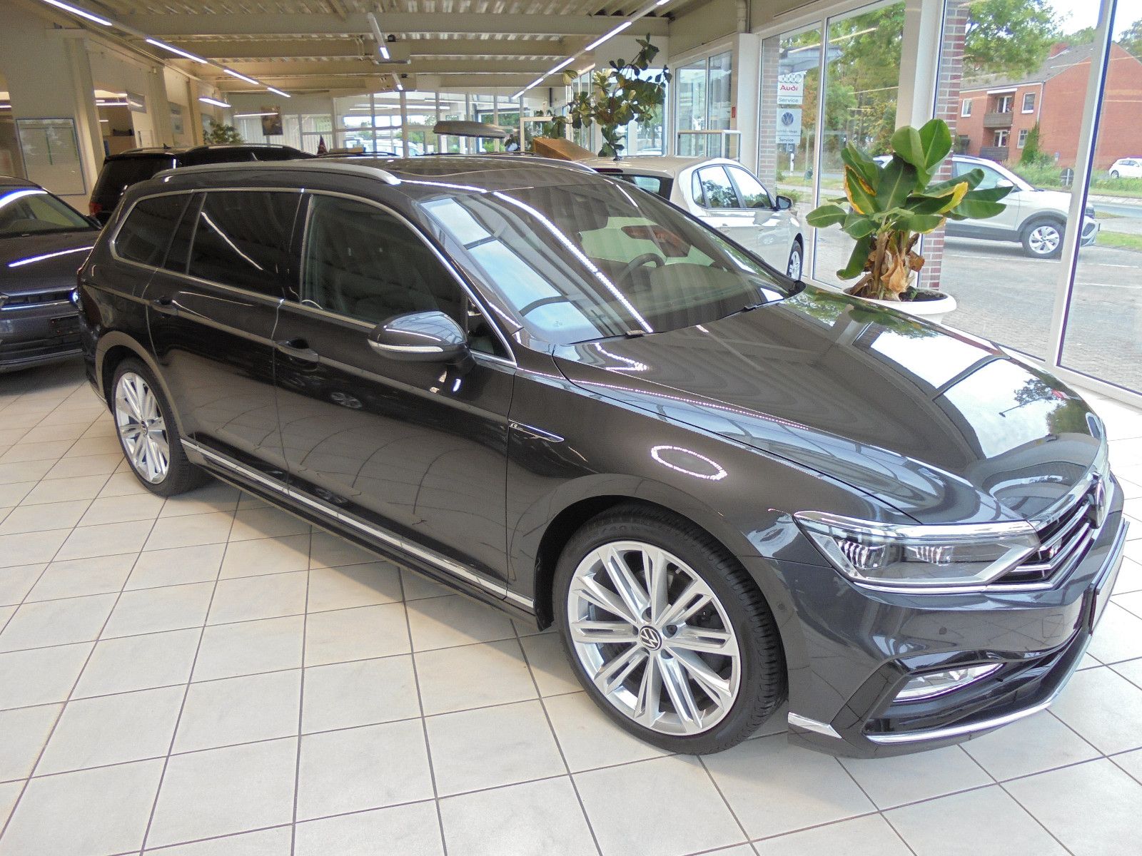 Volkswagen Passat Var Elegance/DSG/RLineEx/Pano/NaviPro/AHK