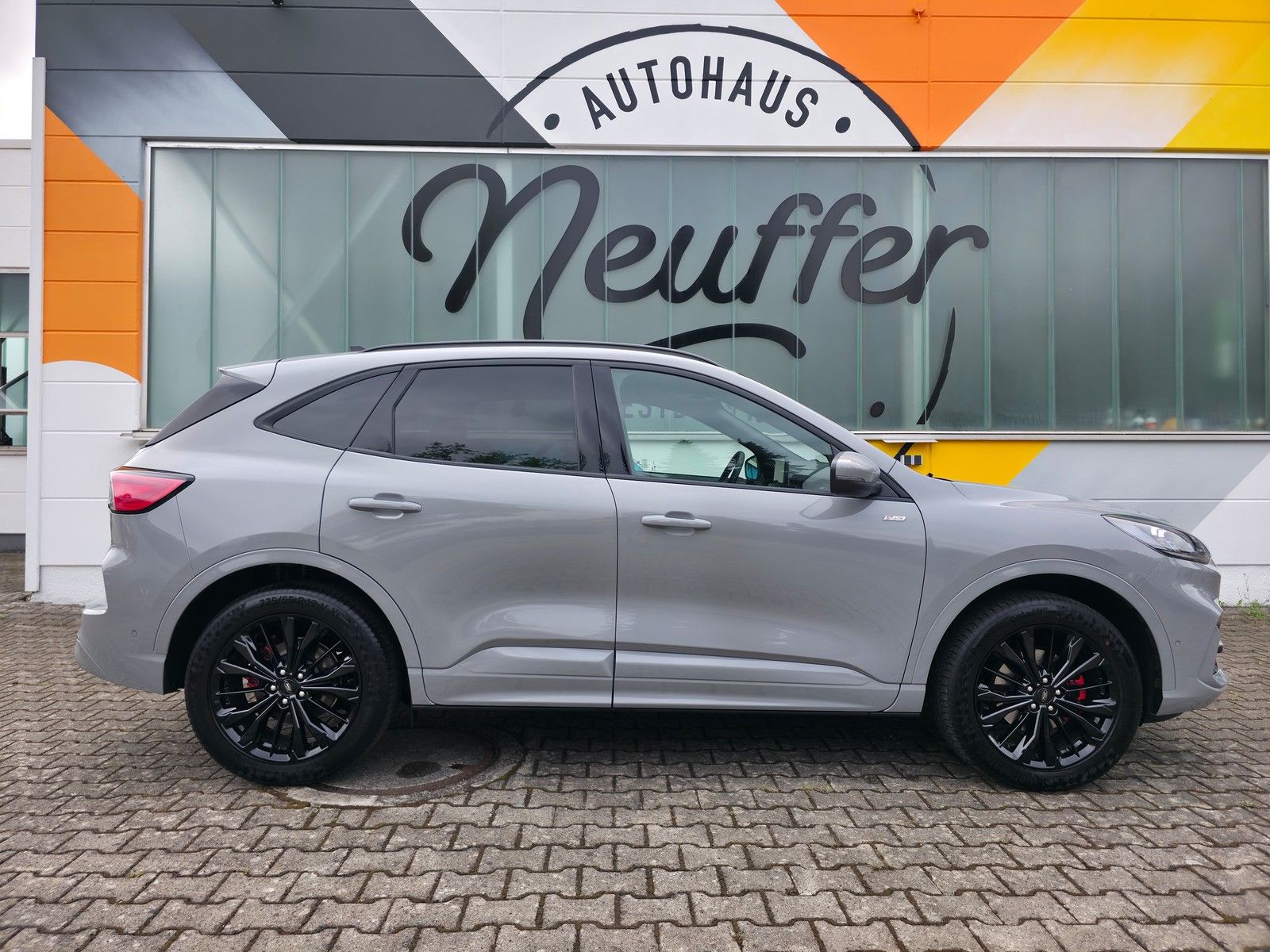 Ford Kuga Hybrid AWD - Samsaru's Car Outlet