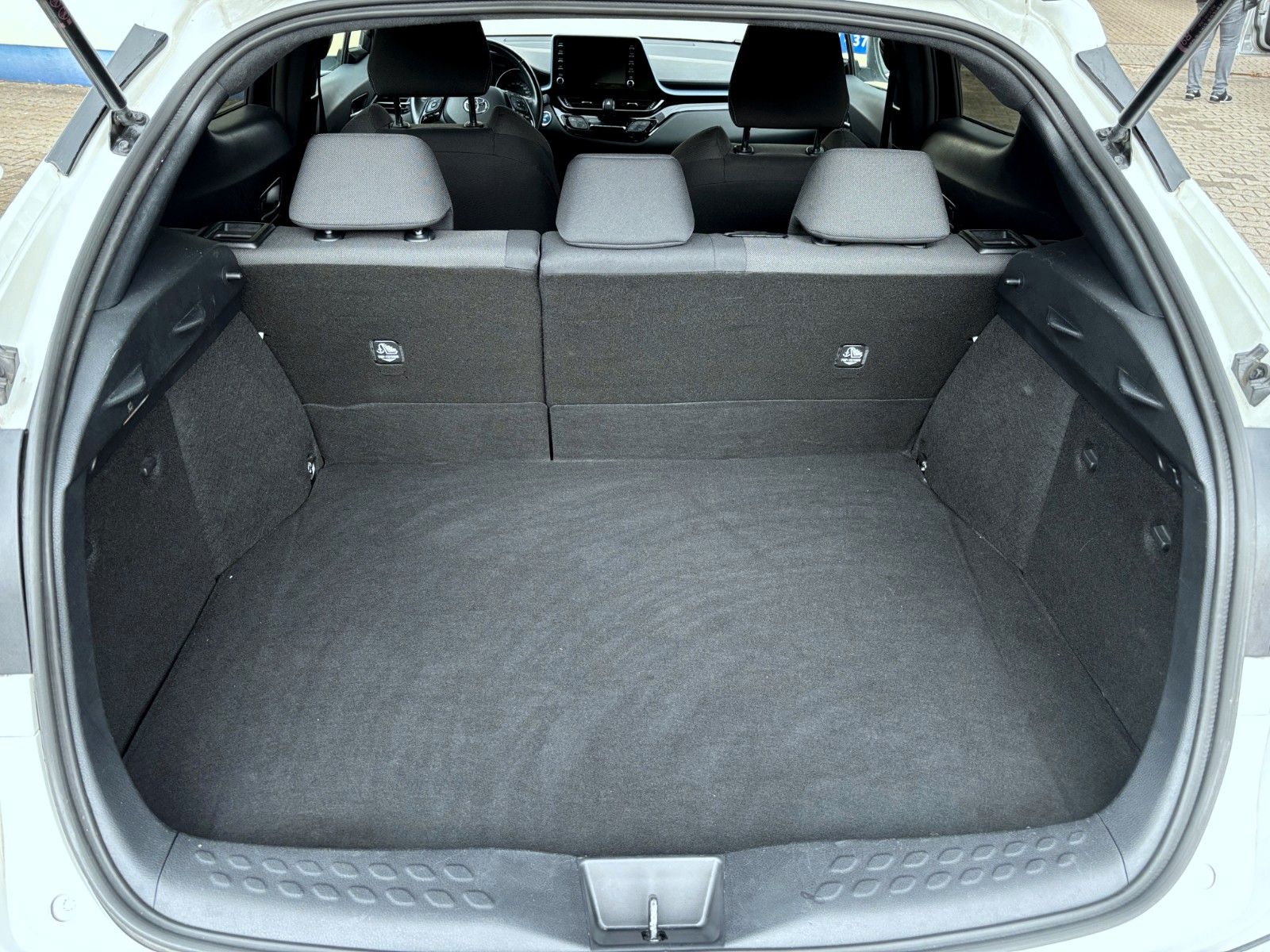 Toyota C-HR Hybrid - Samsaru's Car Outlet