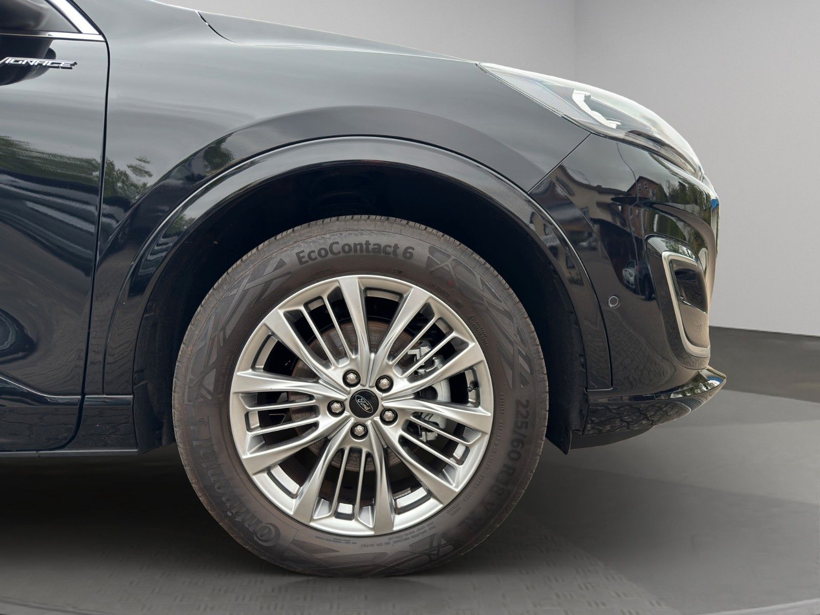 Ford Kuga Plug-In Hybrid Vignale - Samsaru's Car Outlet