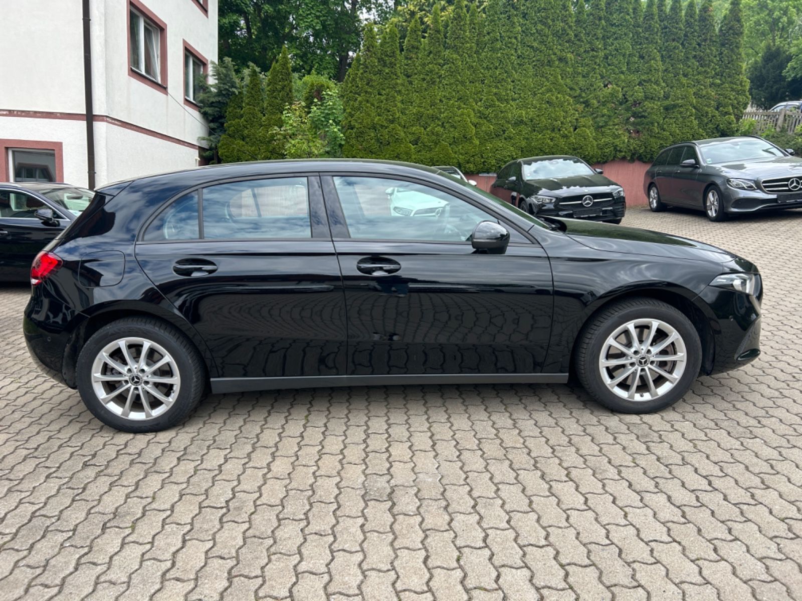 Mercedes-Benz A250e Business - Samsaru's Car Outlet