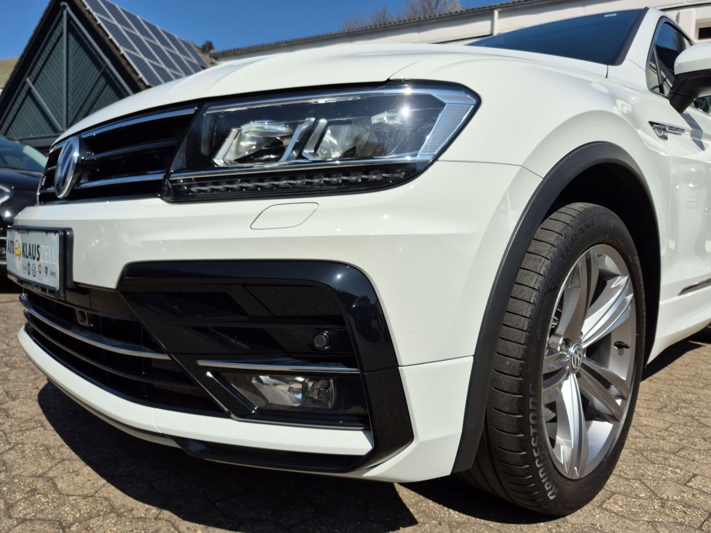 Volkswagen Tiguan 2.0 R-Line 4Motion - Samsaru's Car Outlet