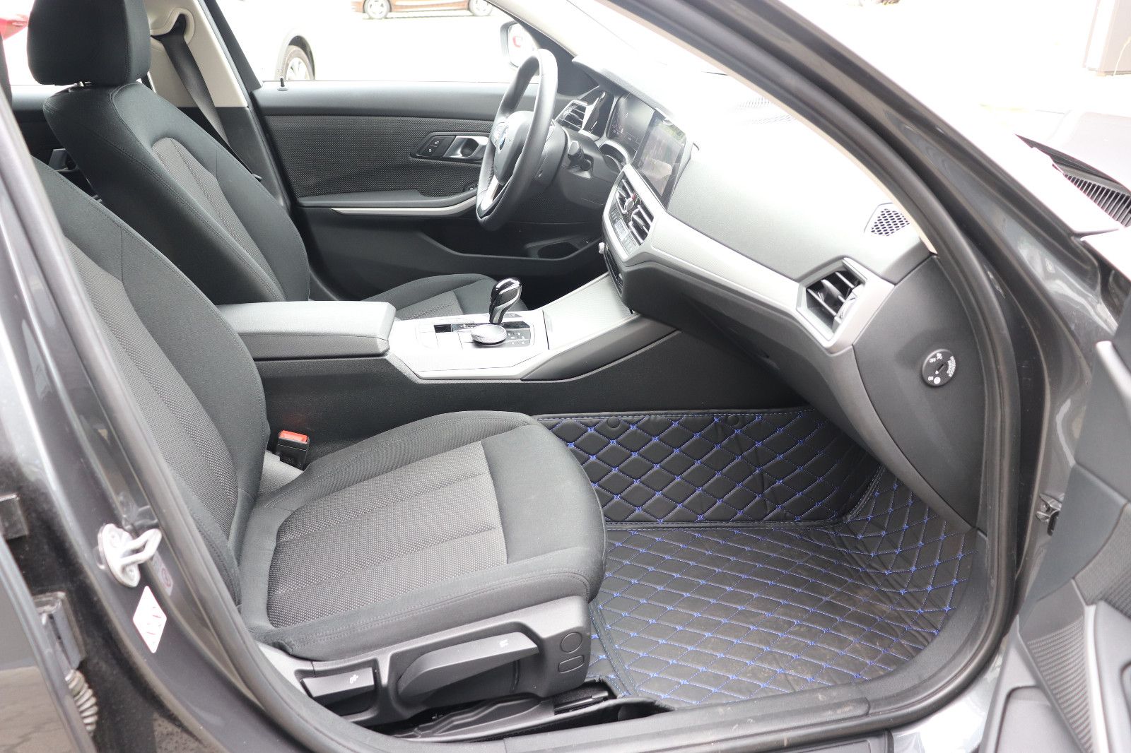 BMW 320i Touring Advantage - Samsaru's Car Outlet